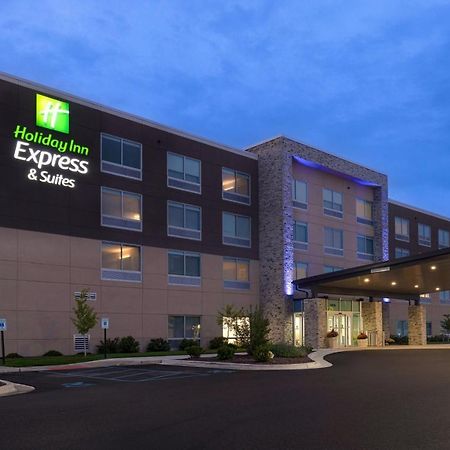 Holiday Inn Express & Suites - Brighton By Ihg Экстерьер фото
