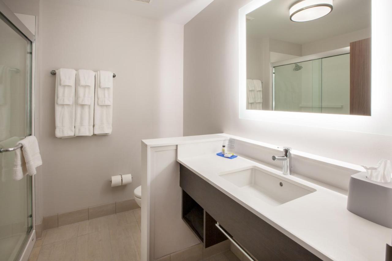 Holiday Inn Express & Suites - Brighton By Ihg Экстерьер фото