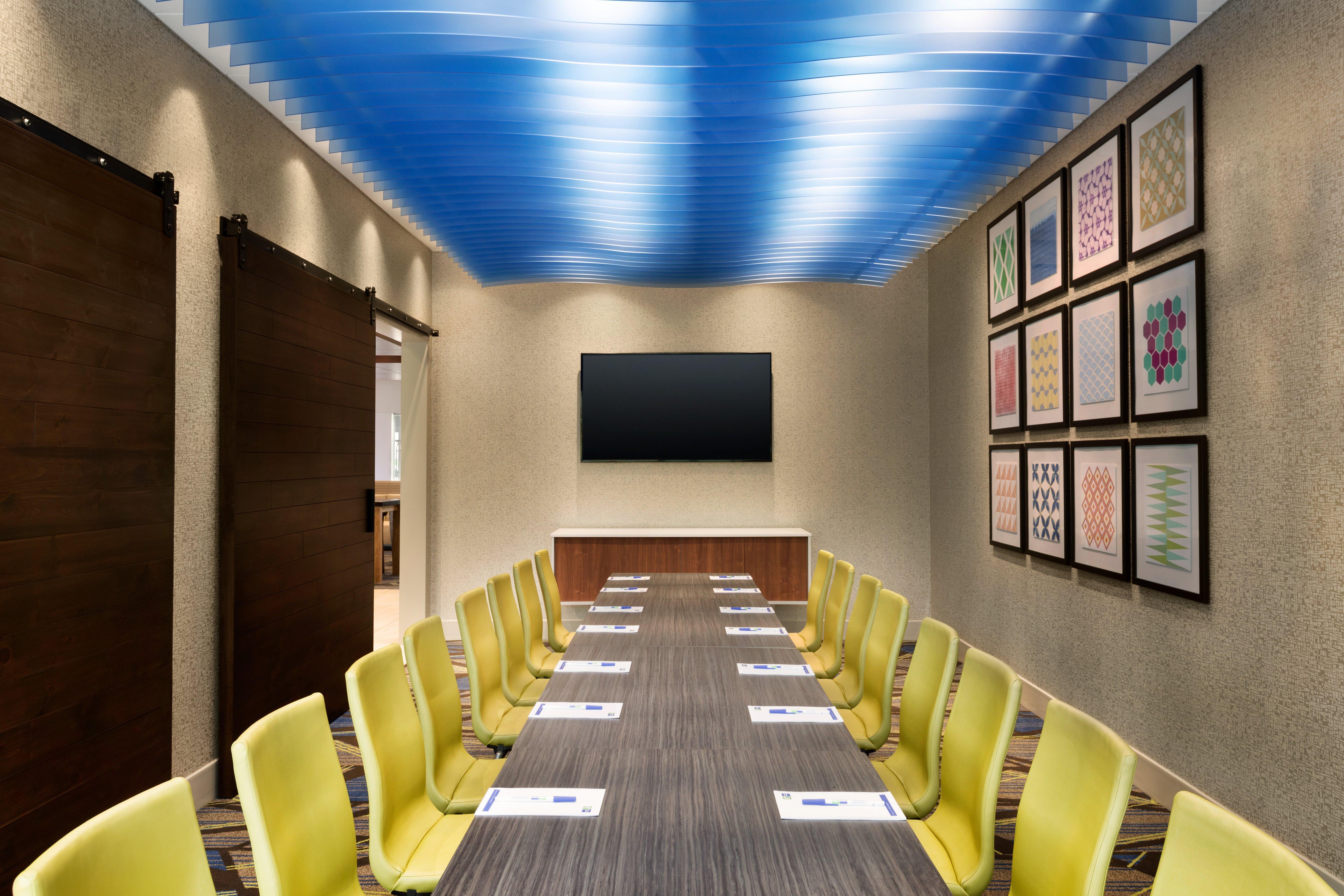 Holiday Inn Express & Suites - Brighton By Ihg Экстерьер фото
