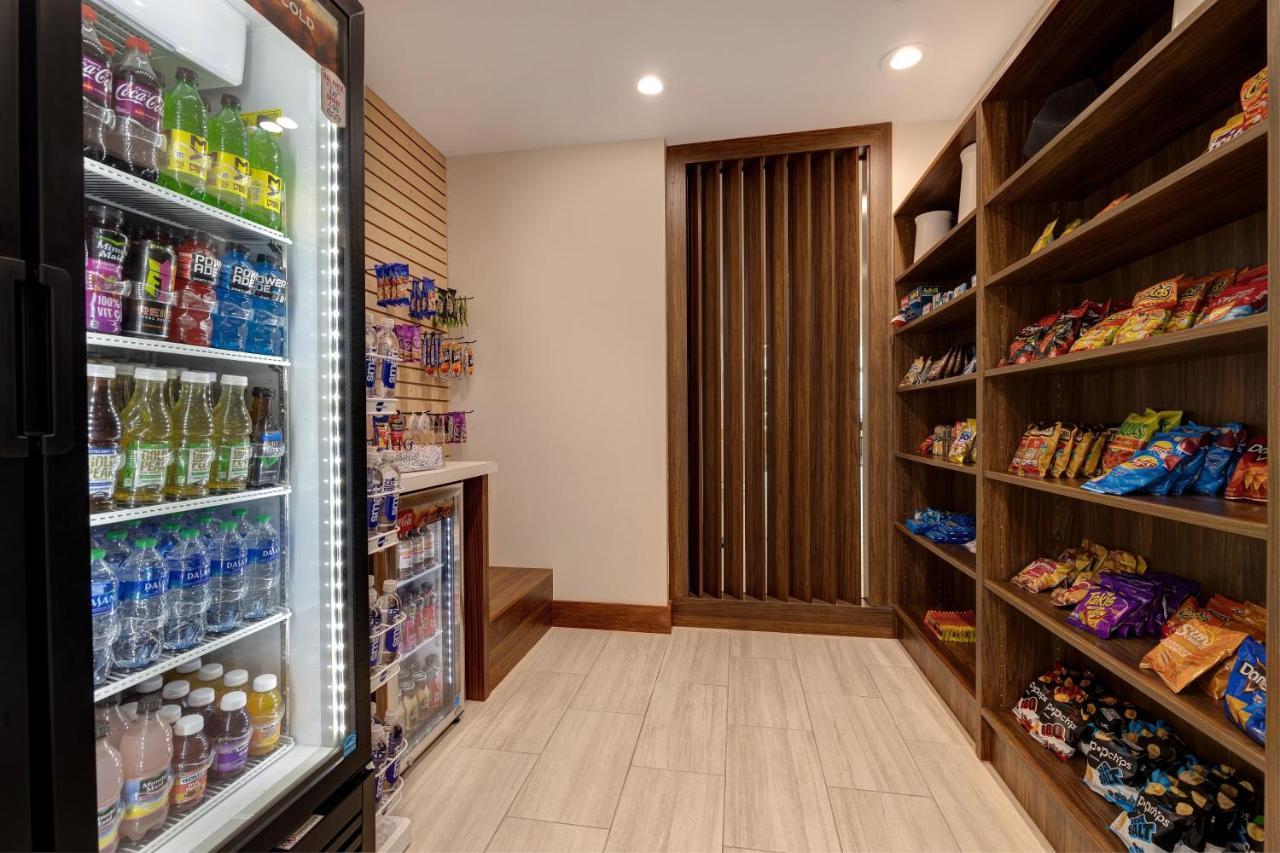 Holiday Inn Express & Suites - Brighton By Ihg Экстерьер фото