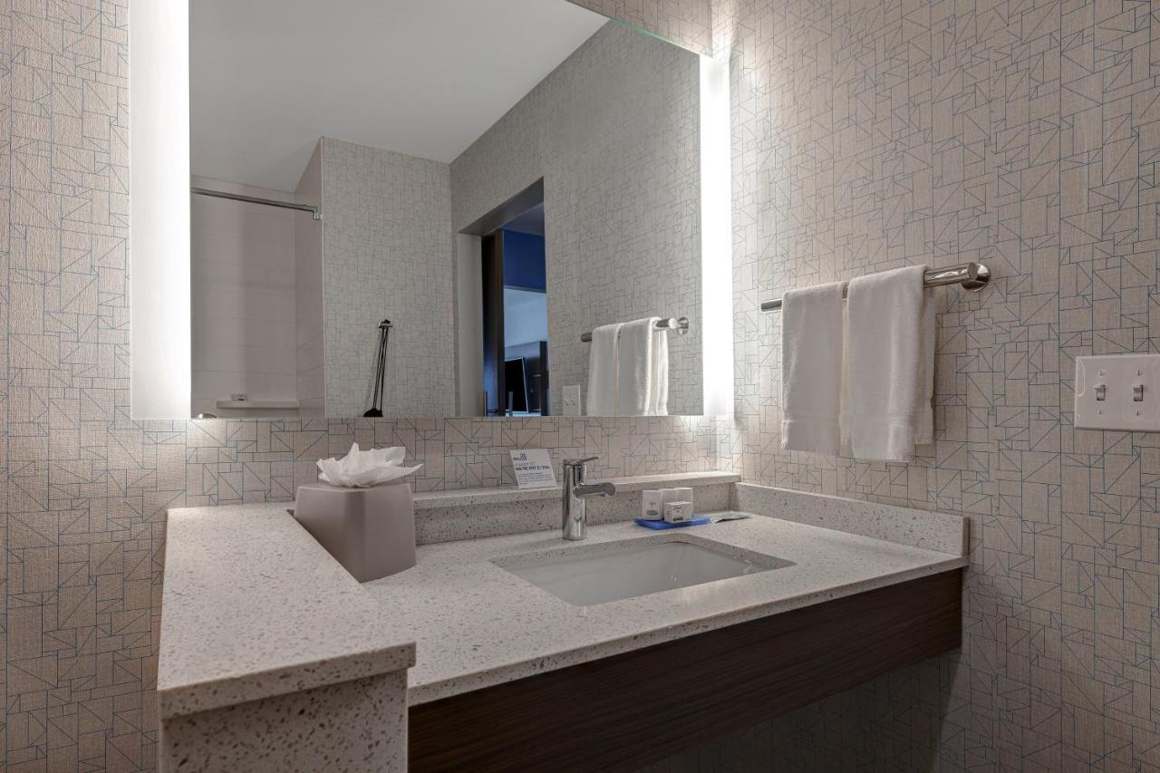 Holiday Inn Express & Suites - Brighton By Ihg Экстерьер фото