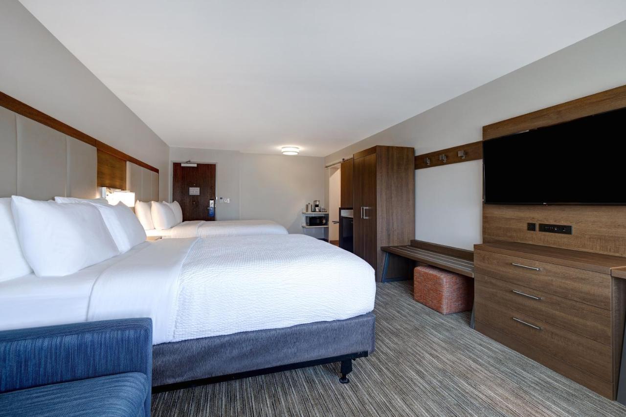 Holiday Inn Express & Suites - Brighton By Ihg Экстерьер фото