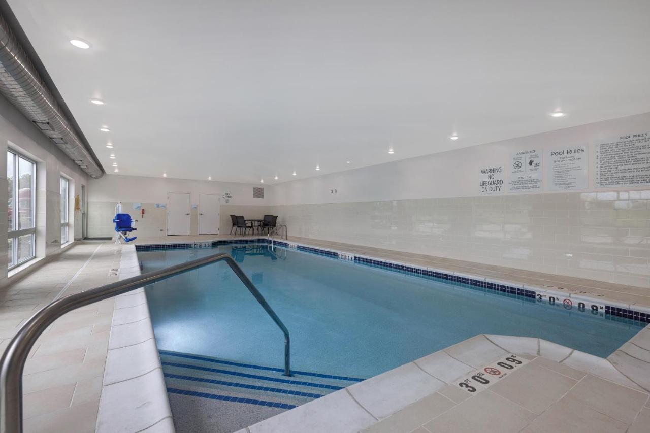 Holiday Inn Express & Suites - Brighton By Ihg Экстерьер фото