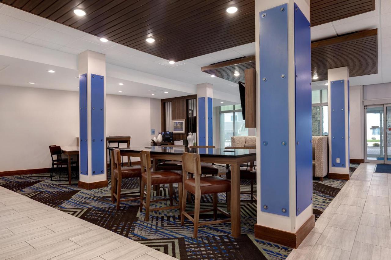 Holiday Inn Express & Suites - Brighton By Ihg Экстерьер фото