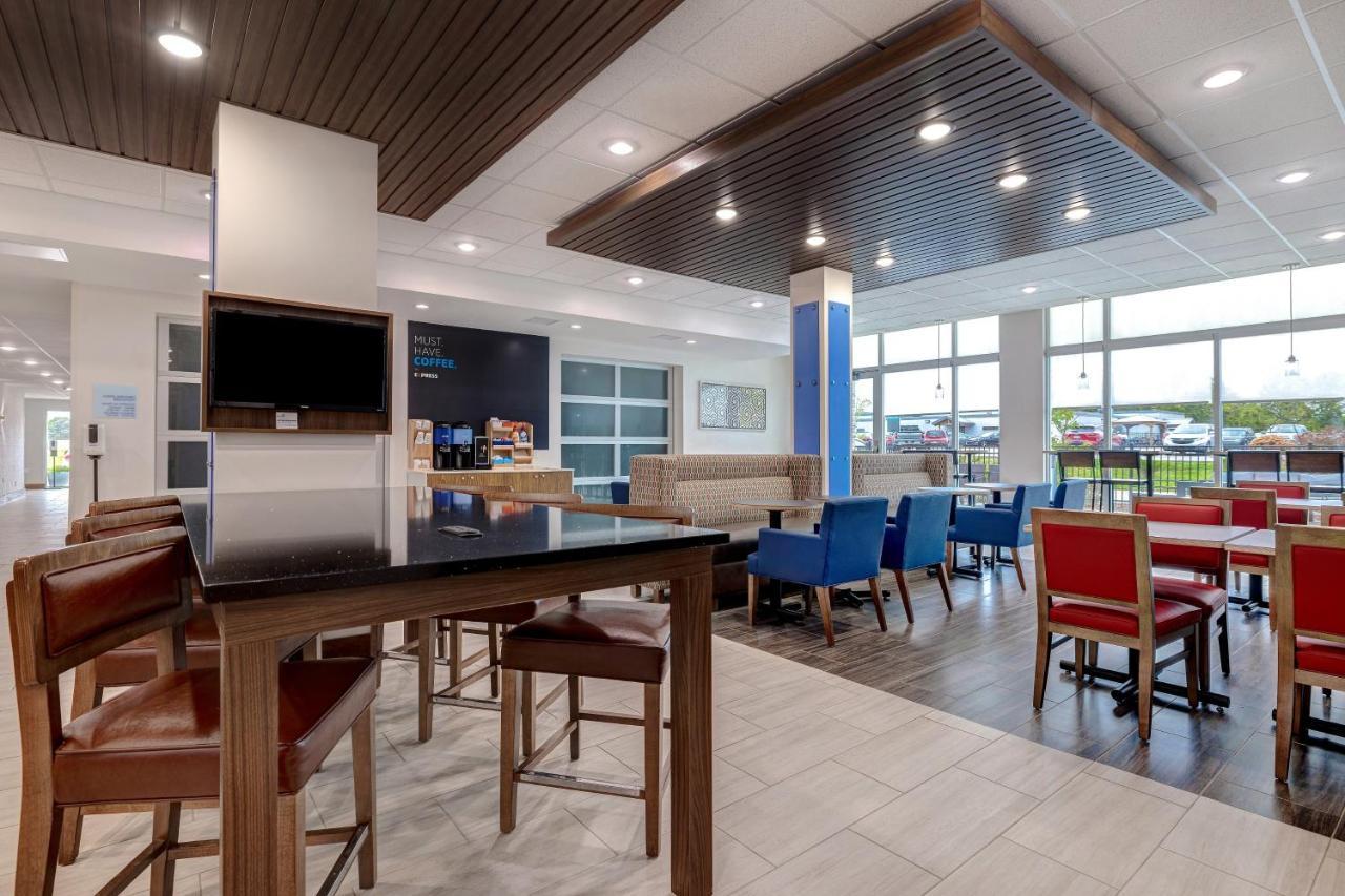 Holiday Inn Express & Suites - Brighton By Ihg Экстерьер фото