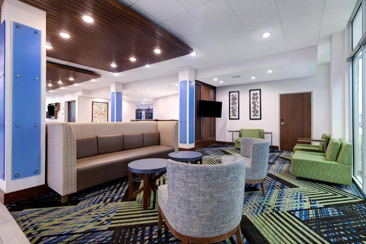 Holiday Inn Express & Suites - Brighton By Ihg Экстерьер фото