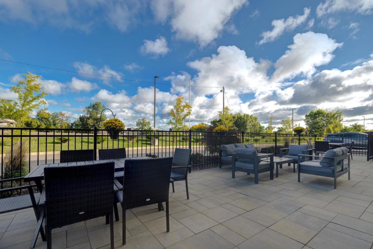 Holiday Inn Express & Suites - Brighton By Ihg Экстерьер фото