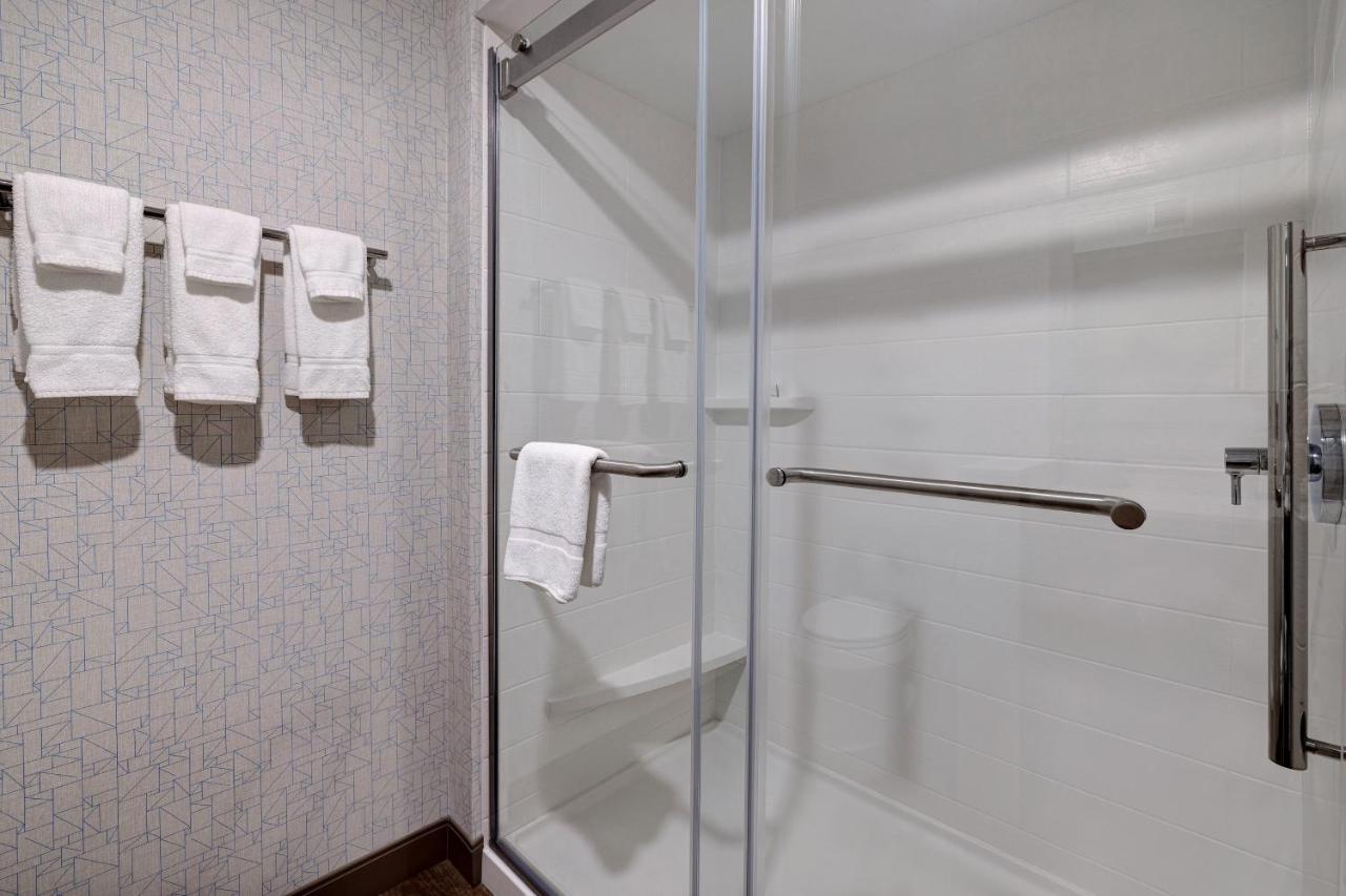 Holiday Inn Express & Suites - Brighton By Ihg Экстерьер фото