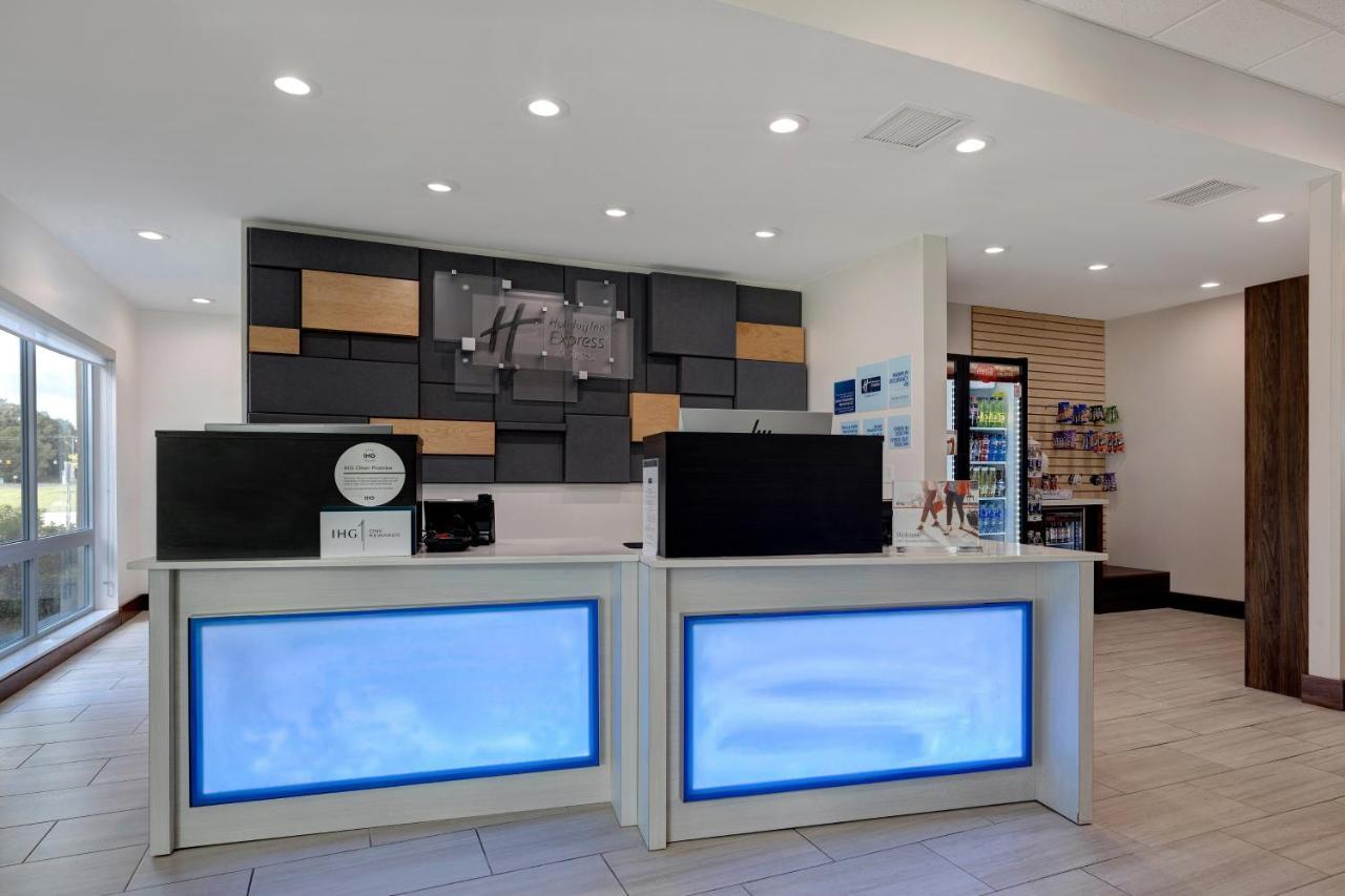 Holiday Inn Express & Suites - Brighton By Ihg Экстерьер фото