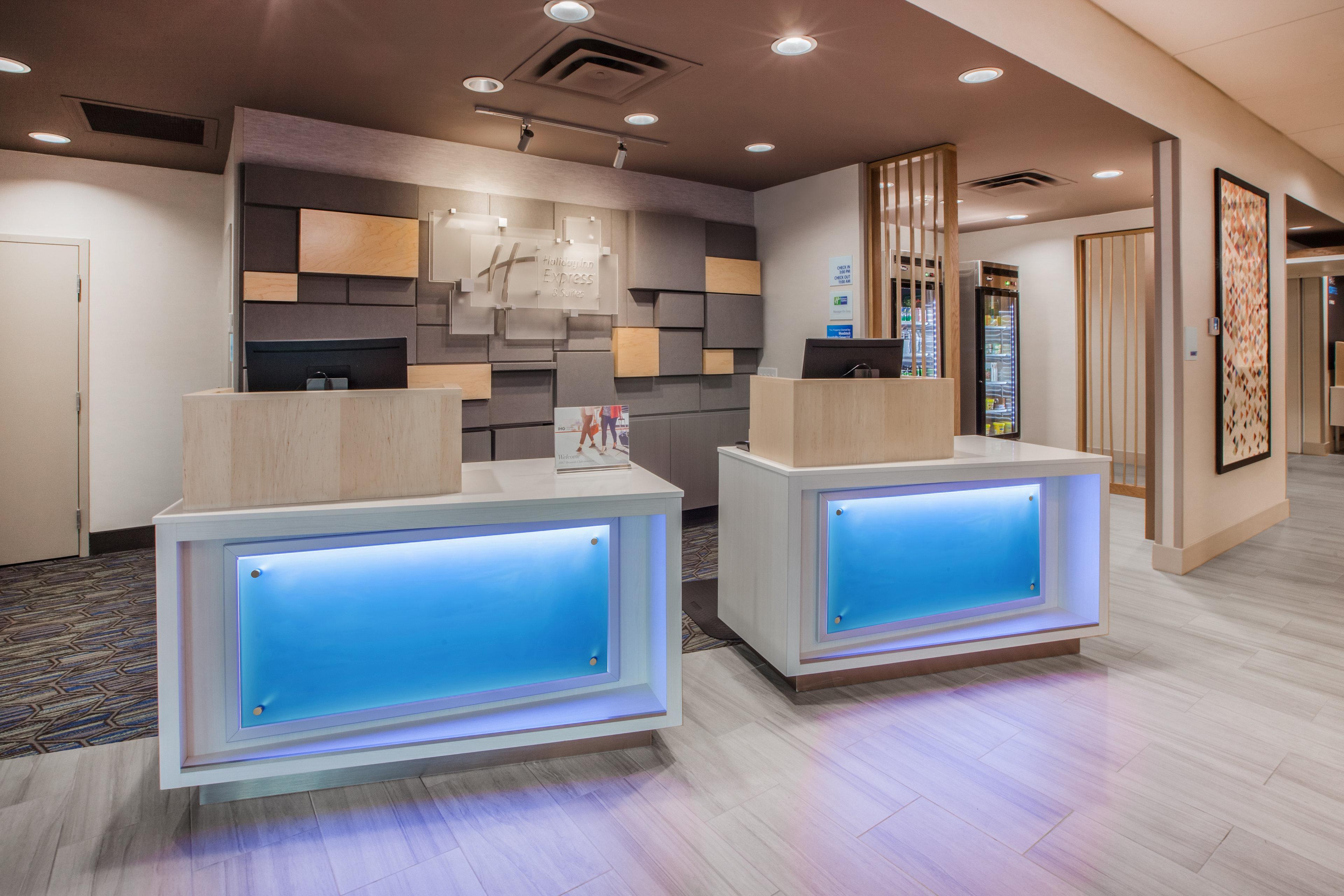 Holiday Inn Express & Suites - Brighton By Ihg Экстерьер фото