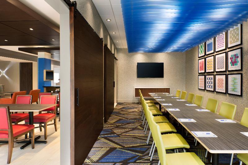 Holiday Inn Express & Suites - Brighton By Ihg Экстерьер фото