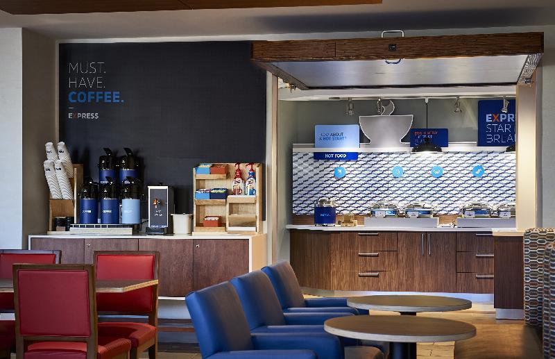 Holiday Inn Express & Suites - Brighton By Ihg Экстерьер фото